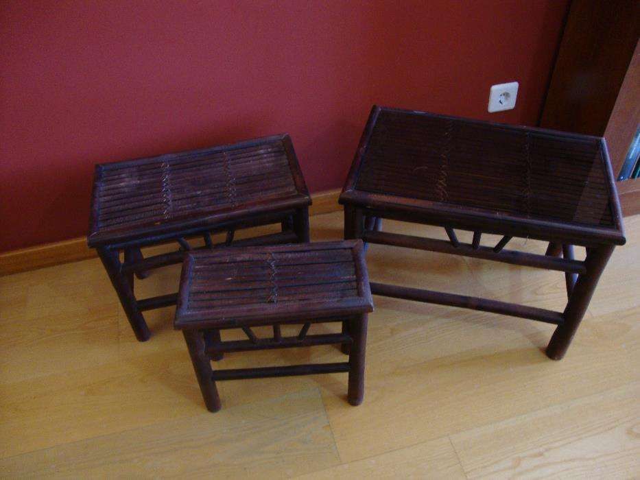Conjunto de 3 mesinhas em madeira encaixáveis