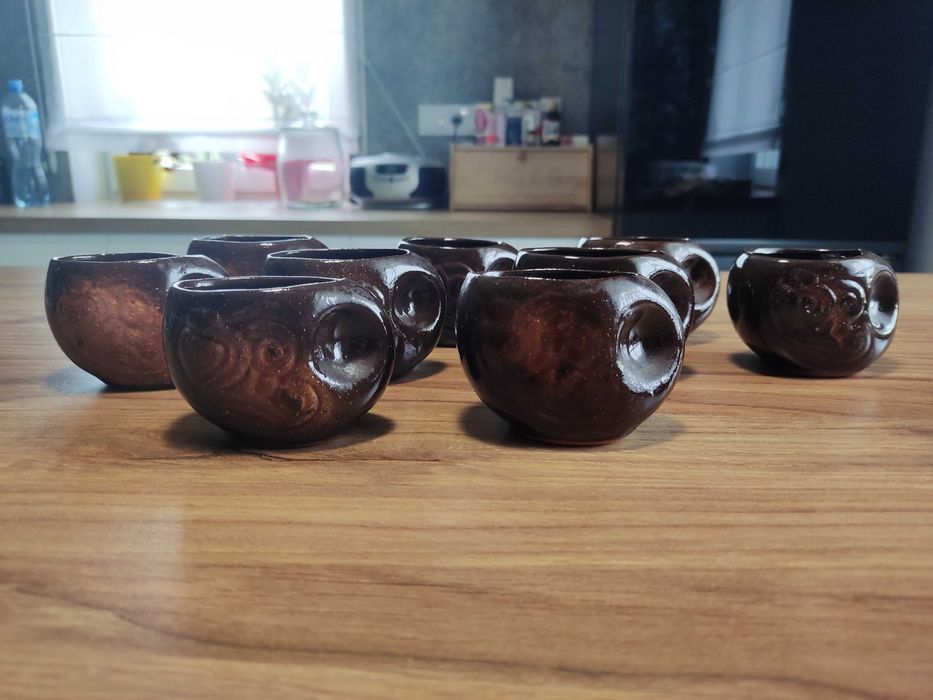 Zestaw 9 starych glinianych kubeczków