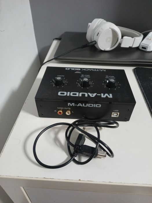 Amplificador Carlsbro 150W + interface de Som M-Audio M-Track Solo (com cabo)