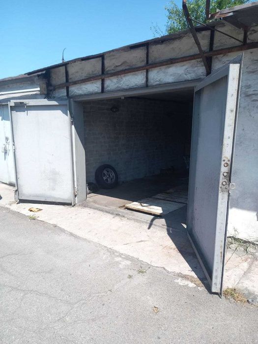 Кап. гараж 24кв.м в центре города. возле Арман Мебель. По ул. Седова.