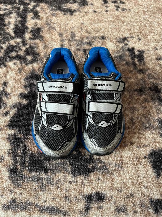 кросівки  Brooks