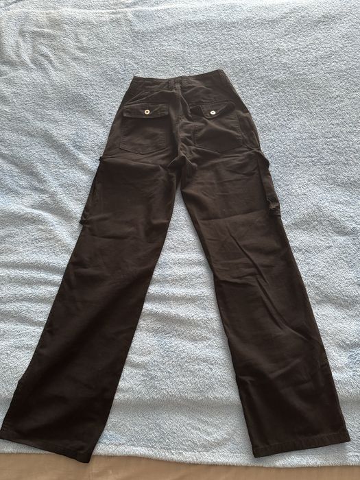 штани Bershka medium rise cargo straight