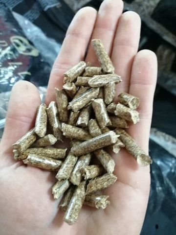 Pellet 40 z   dębowo-bukowy, lider wśród pelletu. 11 02.2025 na stanie