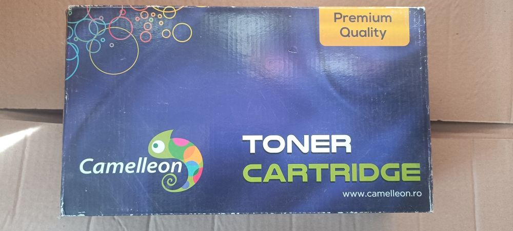 Тонером для лазерного принтера, сумісний з різними моделями HP LaserJet та Canon.