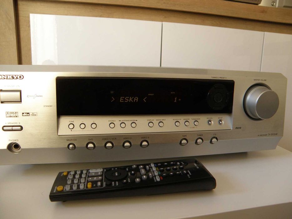 Amplituner AV Onkyo
TX-SR304E