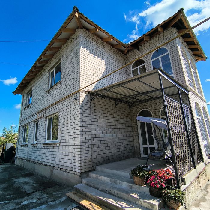Продаж будинку в тихому провулку