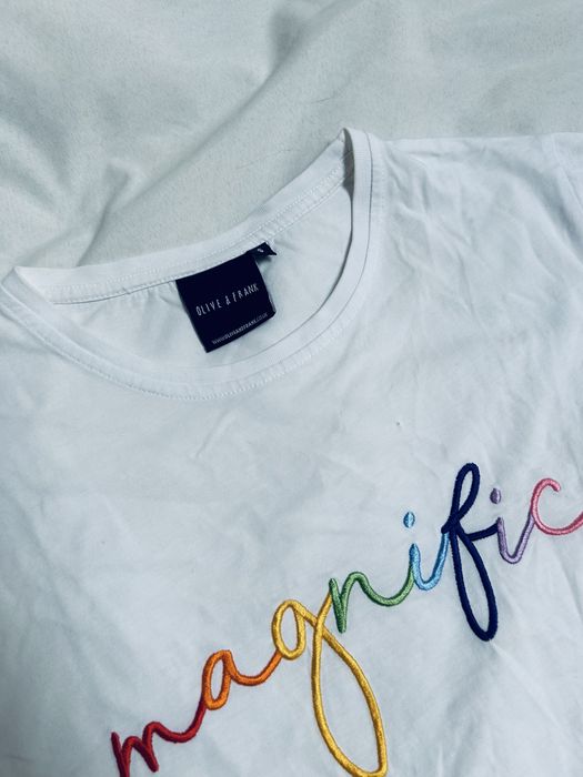 T-shirt com bordado