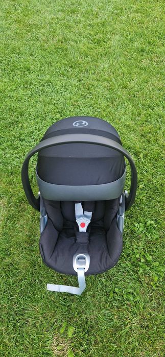 fotelik samochodowy z bazą do 1 roku