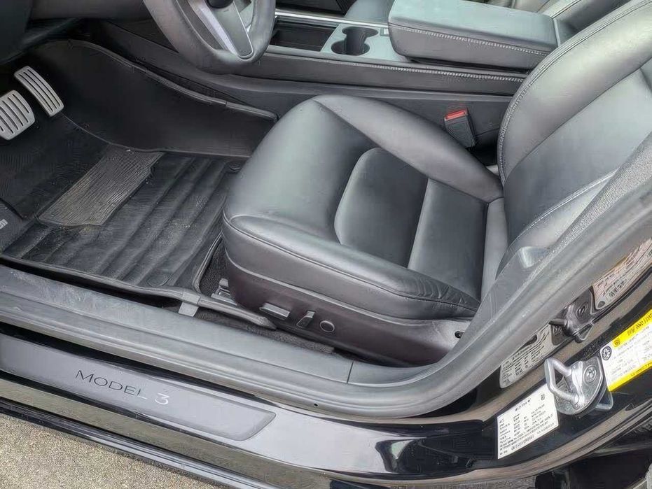 Tesla Model 3      2023