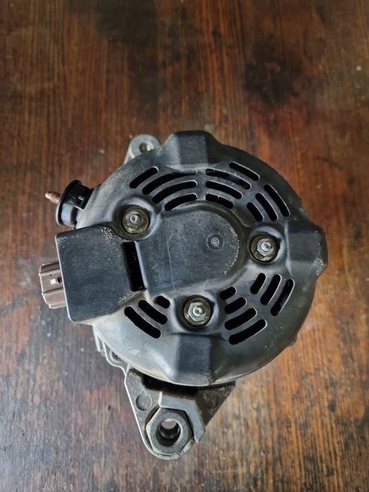 Генератор Toyota Corolla