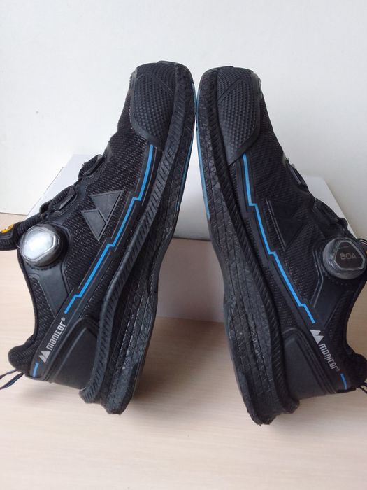 Кросівки міцні  40 розмір