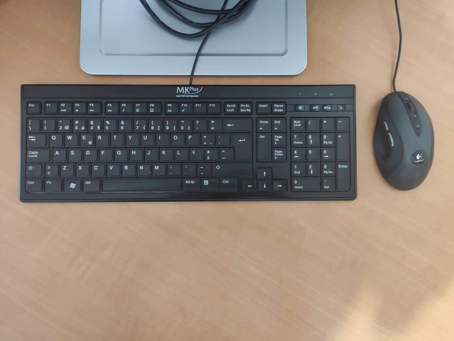 Computador HP + Monitor + Rato e Teclado + cabos
