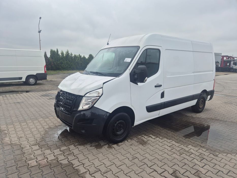 Nissan nv400