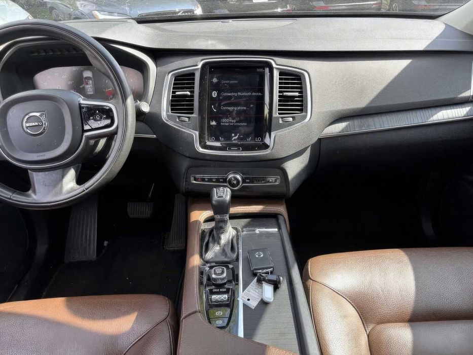 Volvo XC90      2021