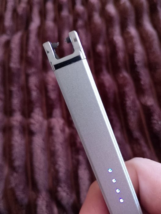 Електрична заряджувальна запальничка для газових плит