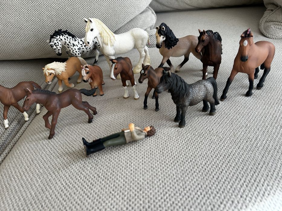 Figurki koni schleisch