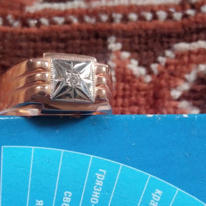 Золота чоловіча печатка  з  ' діамантом