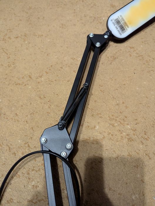 Настільна LED лампа з регулюванням по висоті/нахилу