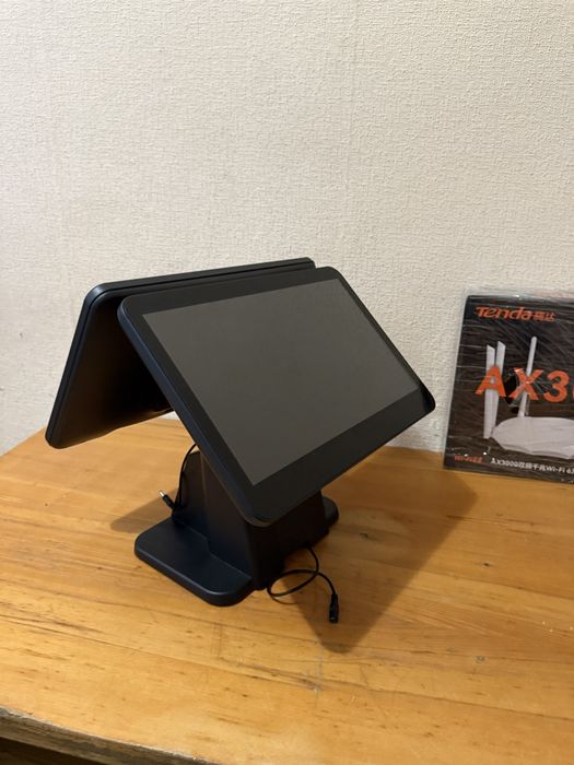 POS-термінал з двома екранами