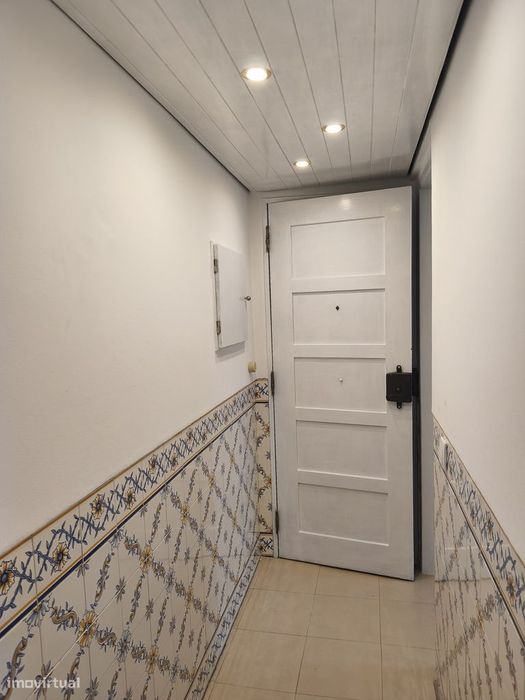T1 Na Ajuda, Ao Cimo da Rua Brotero, Junto ao Jardim Botânico D`Ajuda.