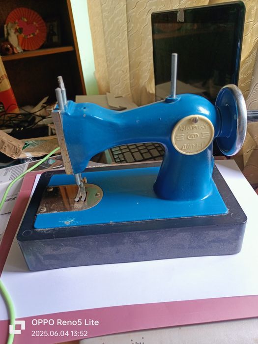 Детская швейна машинка.
