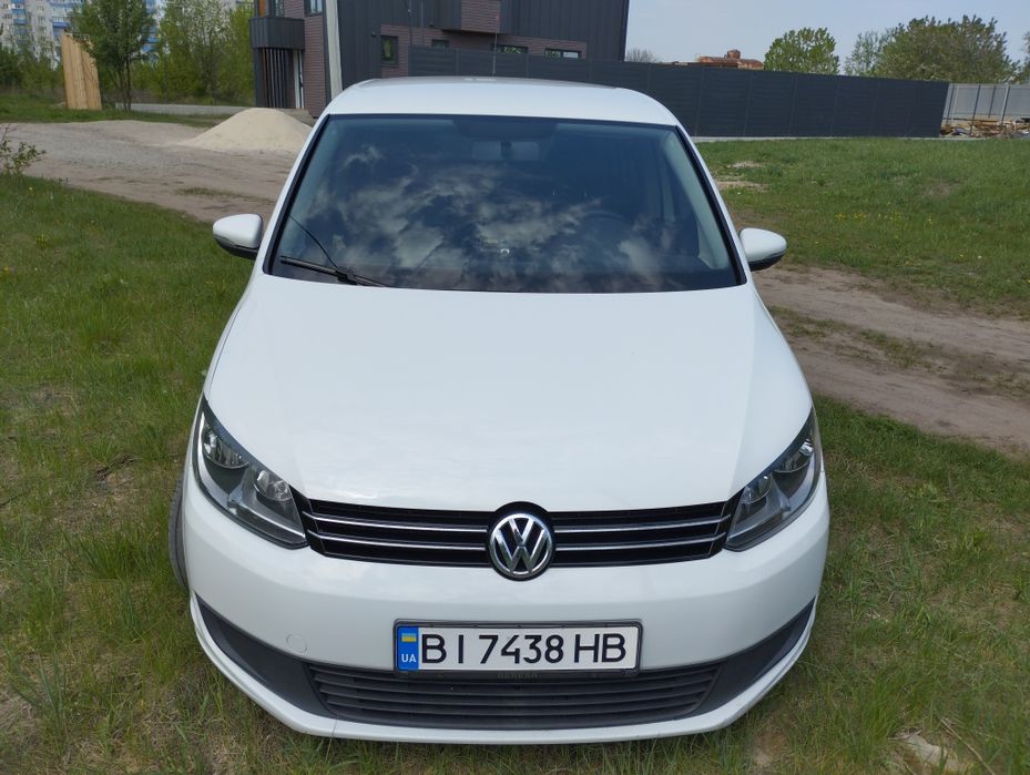 Volkswagen Touran 2014 року.