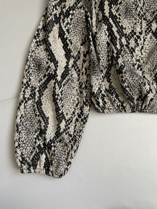 Светер укорочений