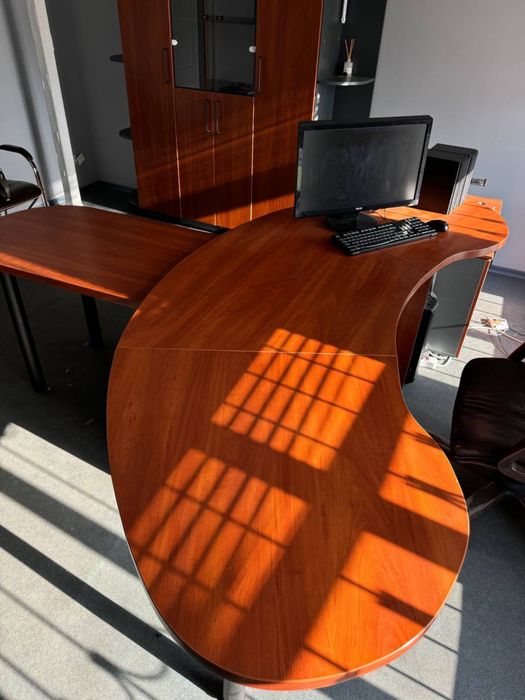 Меблі для офісу, стіл, шафа, стільці