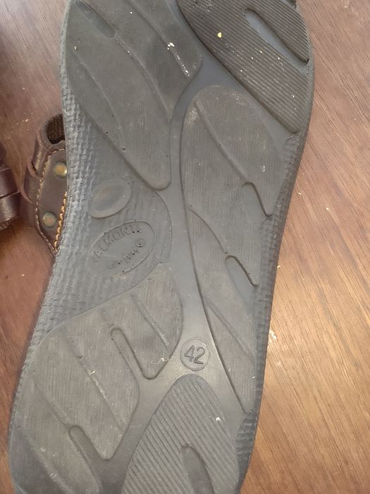 Chinelos em Cabedal tamanho 42