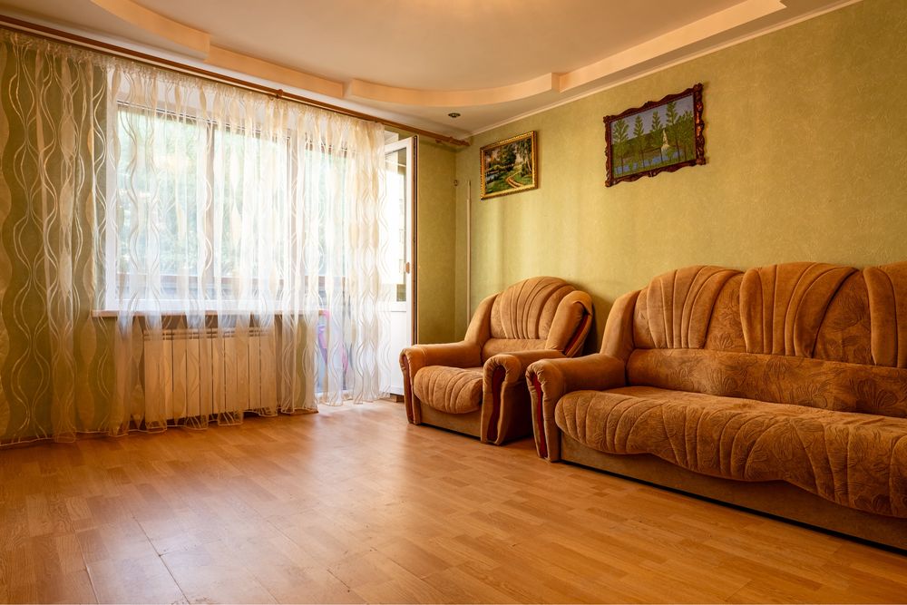 Продається простора 2-кімнатна квартира за адресою вул. Європейська, 98