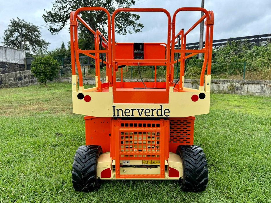 Plataforma elevatória Tesoura JLG