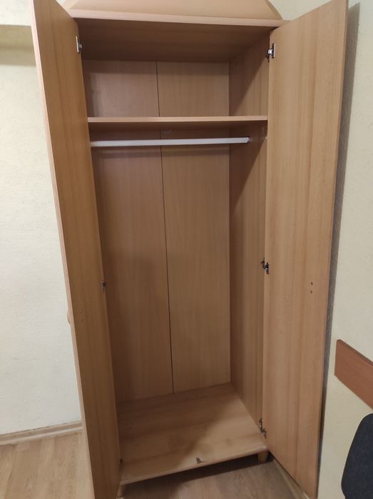 Розпродаємо офісні шафи б/в