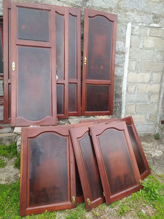 Portas de guarda roupa.