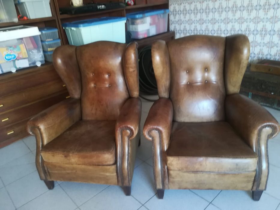 Par de Sofás de couro [ 2 maples)