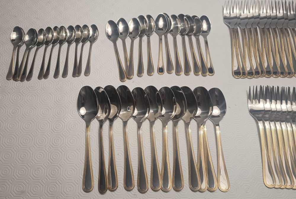 Faqueiro Bristol 18/10 de inox c/ friso em ouro (c/ 113 peças)