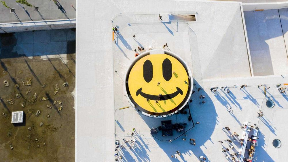 GIANT SMILE 22 mt — From the FATBOY SLIM Lisbon Event