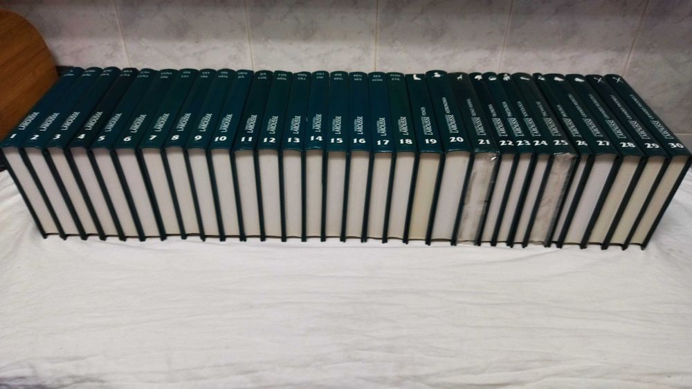 Enciclopédia Larousse - 30 volumes