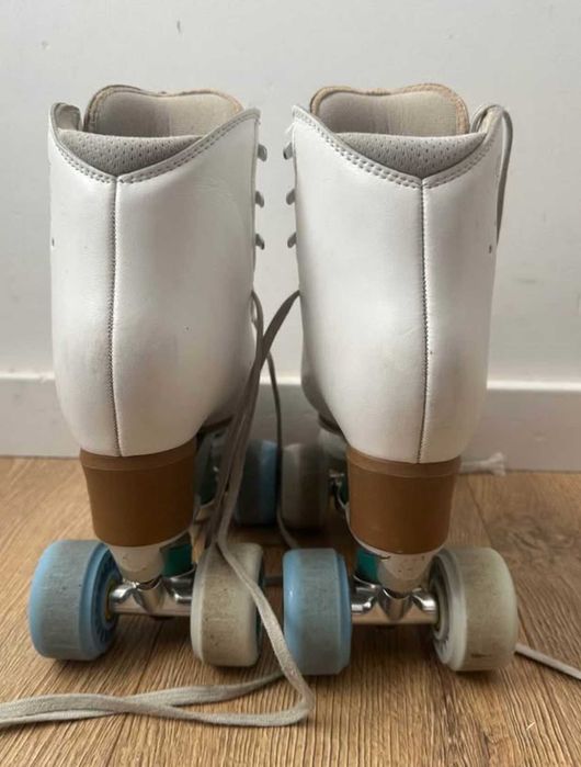 Patins de patinagem livres