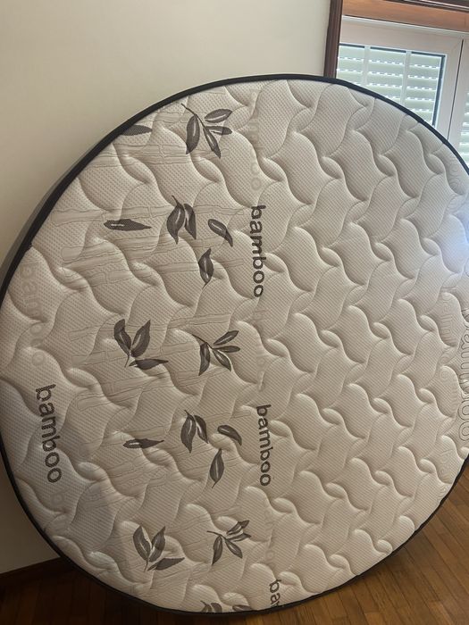 Colchão Redondo 180cm Diâmetro – Como Novo / Exclusivo
