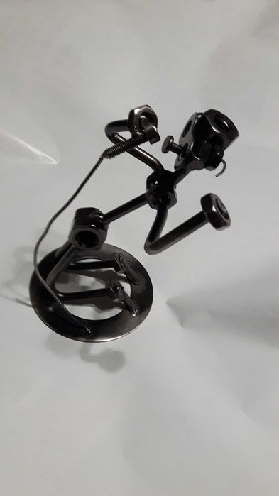 Співак з металу.