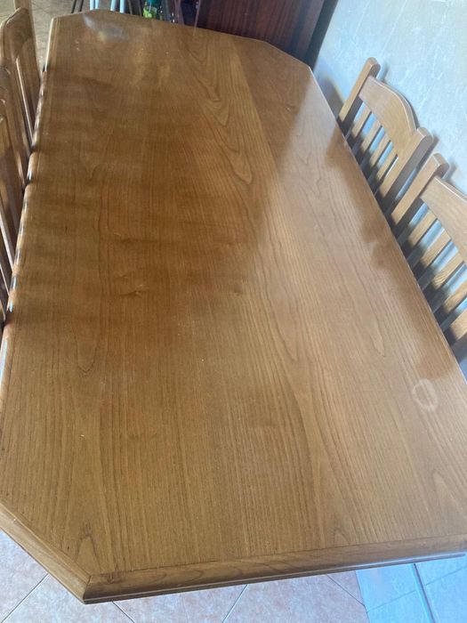 Mesa de jantar e seis cadeiras, mais mesa de centro sala em Madeira