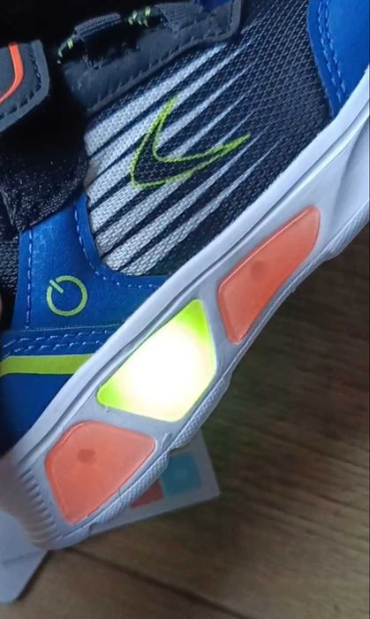 Buty 26 dla dziecka świecące NOWE
