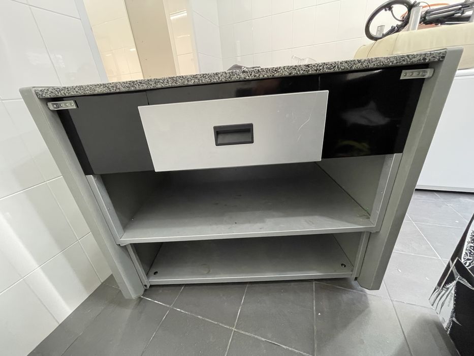 Продам стол для магазина гранитная столешница