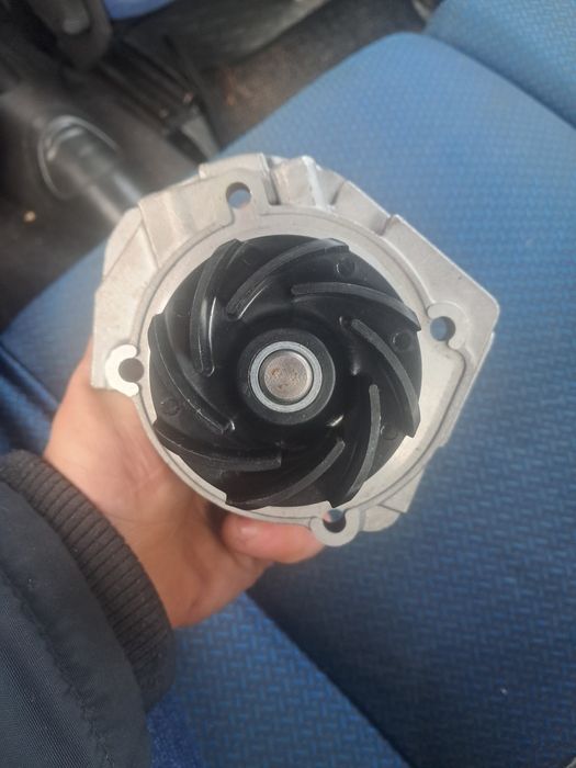 Bonba de agua de fiat uno