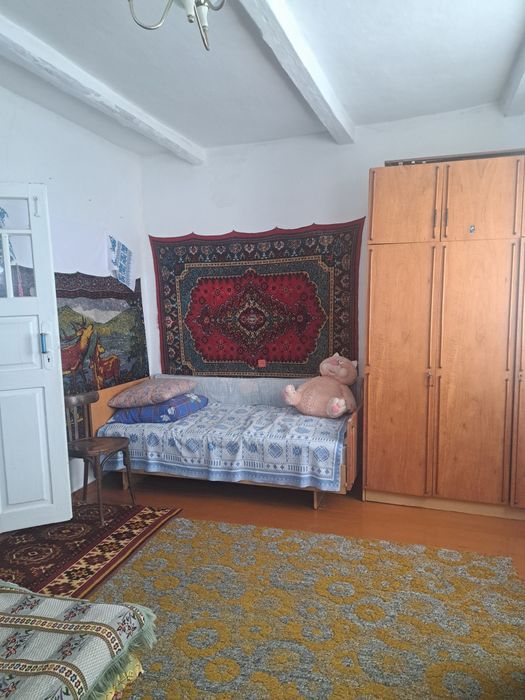 Продаж житлового будинку  та земельної ділянки