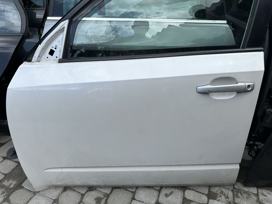 Двері передні, ліві праві Subaru Forester SH 2008-2012 Білий перламутр