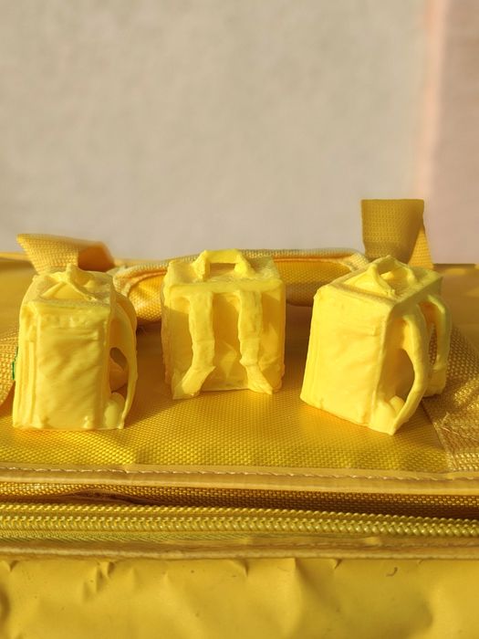 Брелок у вигляді сумки Glovo