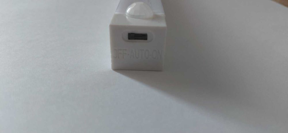 Акамуляторна LED лампа з датчиком руху