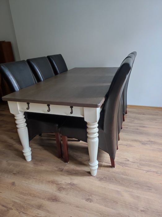 Duży drewniany stół w stylu prowansalskim i 6 krzeseł