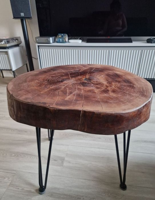Piękny solidny stolik drewniany